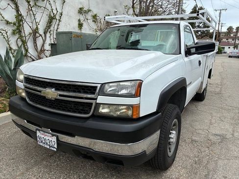 Used 2007 Chevrolet Silverado 2500 W/T RWD image 2