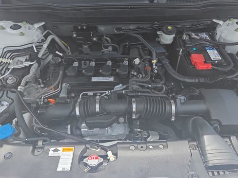 Used 2018 Honda Accord Touring image 19