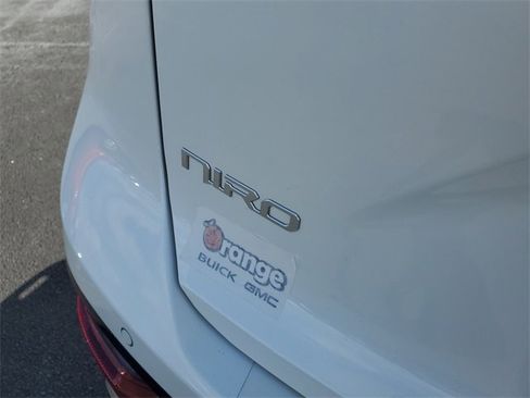 Used 2024 Kia Niro SX Touring image 9
