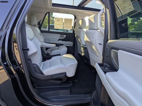 Certified 2025 Ford Expedition Max Platinum w/ Driver's Package AWD/4WD image 35