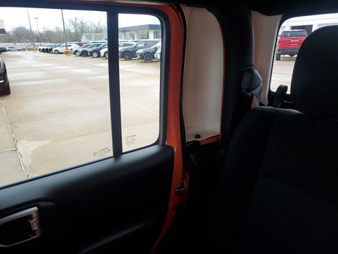 Used 2020 Jeep Gladiator Sport w/ Quick Order Package 24S AWD/4WD image 13