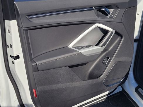 Used 2021 Audi Q3 2.0T Premium Plus w/ Premium Plus Package image 17