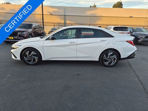 Used 2025 Hyundai Elantra SEL image 4