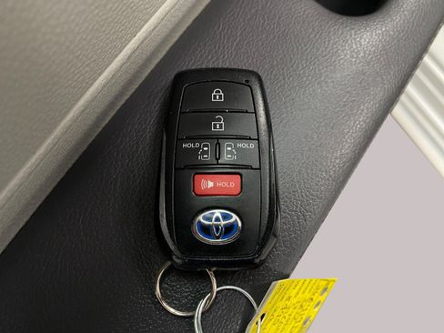 Used 2022 Toyota Sienna LE FWD image 29