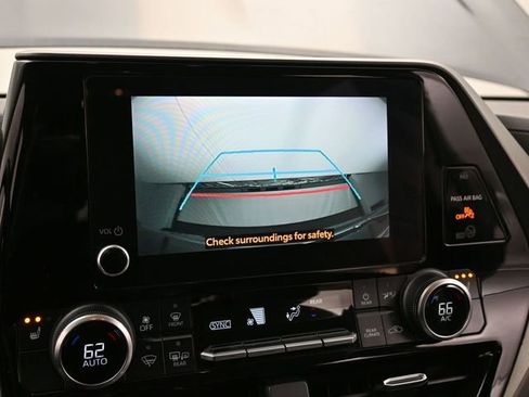 Used 2024 Toyota Highlander XLE image 24
