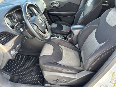 Used 2014 Jeep Cherokee Latitude w/ Comfort/Convenience Group image 8