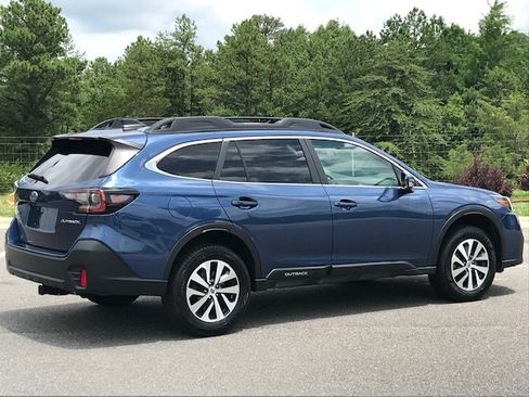 Used 2023 Subaru Outback Premium AWD/4WD image 3