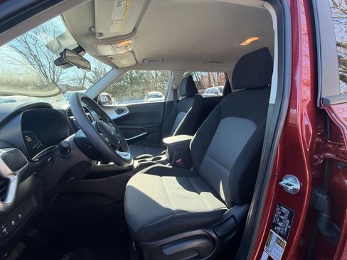 Used 2025 Kia Soul LX w/ LX Technology Package image 24