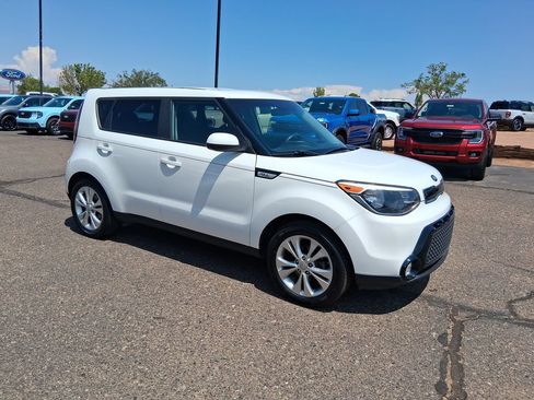 Used 2016 Kia Soul + FWD image 7
