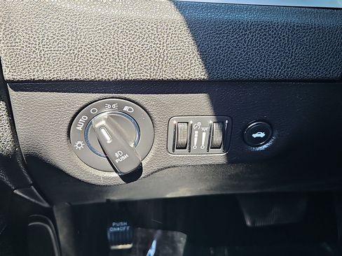 Used 2019 Chrysler 300 Limited w/ Safetytec Plus Group RWD image 15
