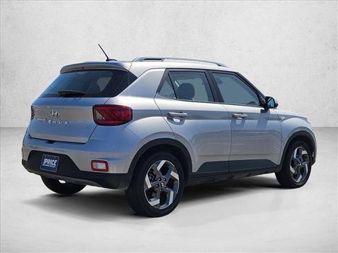 Used 2025 Hyundai Venue SEL FWD image 5