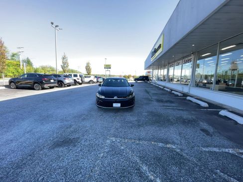 Used 2025 Volkswagen Jetta SE image 16