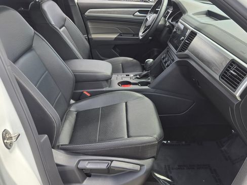 Used 2021 Volkswagen Atlas Cross Sport SE w/ Panoramic Sunroof Package FWD image 17