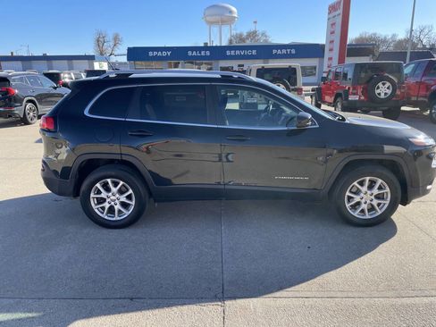 Used 2016 Jeep Cherokee Latitude image 9