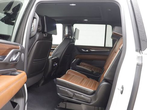 Used 2024 GMC Yukon XL Denali Ultimate image 16