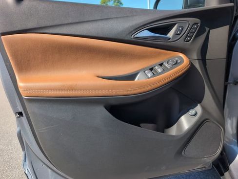 Used 2020 Buick Encore GX Essence image 11