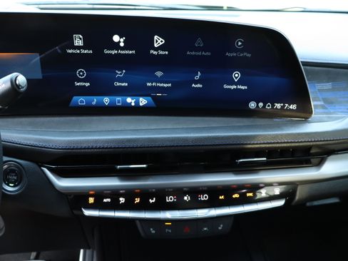 Used 2024 Cadillac XT4 Sport w/ Technology Package FWD image 30