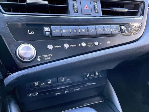 Used 2022 Lexus ES 350 w/ Premium Package image 34