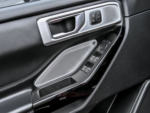 Used 2021 Ford Explorer Platinum w/ Equipment Group 601A image 12