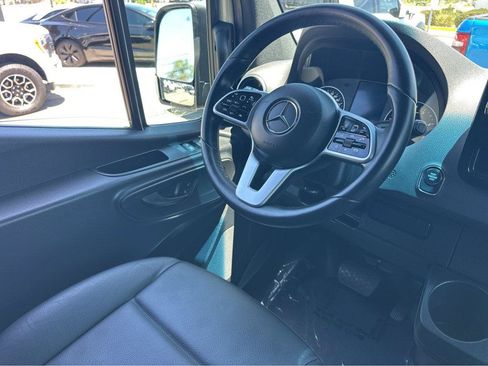 Used 2023 Mercedes-Benz Sprinter 2500 image 18