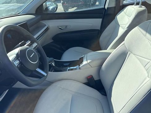 Used 2025 Hyundai Tucson SE image 11