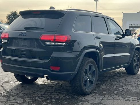 Used 2020 Jeep Grand Cherokee Laredo image 5