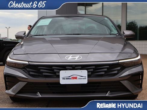 Certified 2024 Hyundai Elantra Limited FWD image 8