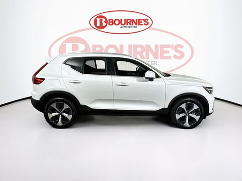 Used 2024 Volvo XC40 B5 Core w/ Climate Package AWD/4WD image 12