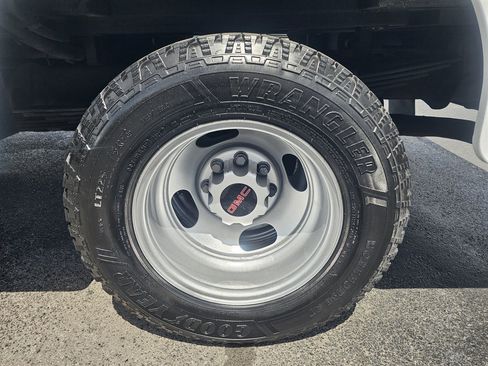 Used 2018 GMC Savana 3500 w/ Power Convenience Package RWD image 14