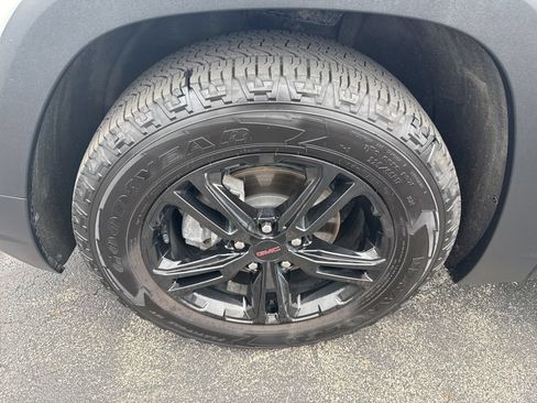 Used 2024 GMC Terrain AT4 w/ LPO, Floor Liner Package AWD/4WD image 23