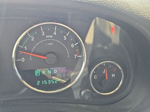 Used 2015 Jeep Wrangler Unlimited Sahara AWD/4WD image 18