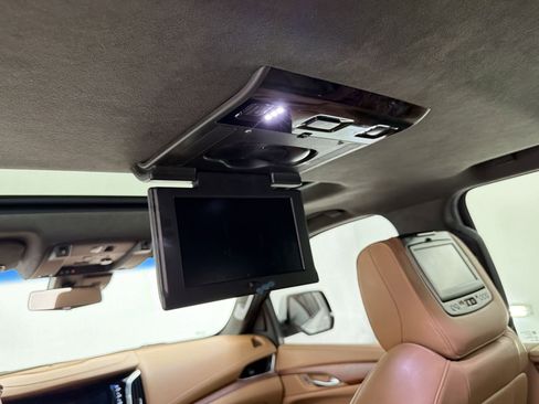 Used 2017 Cadillac Escalade Platinum RWD image 31