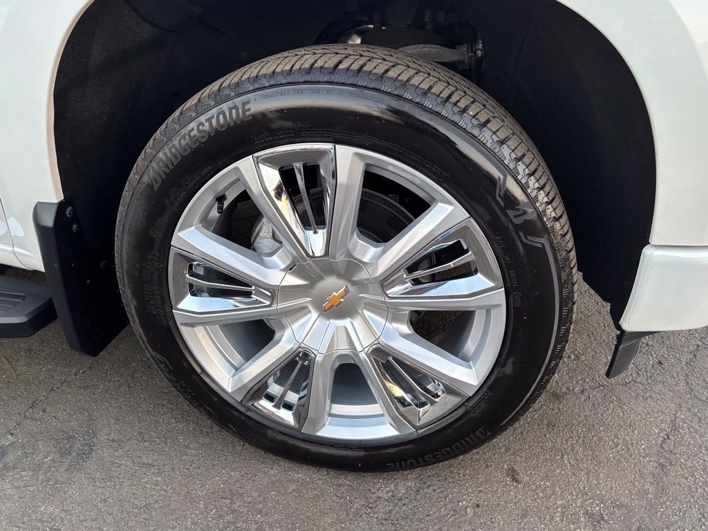 Used 2024 Chevrolet Silverado 1500 High Country w/ High Country Premium Package AWD/4WD image 38
