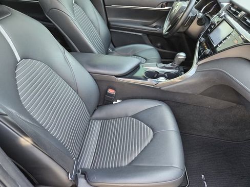 Used 2019 Toyota Camry SE FWD image 10