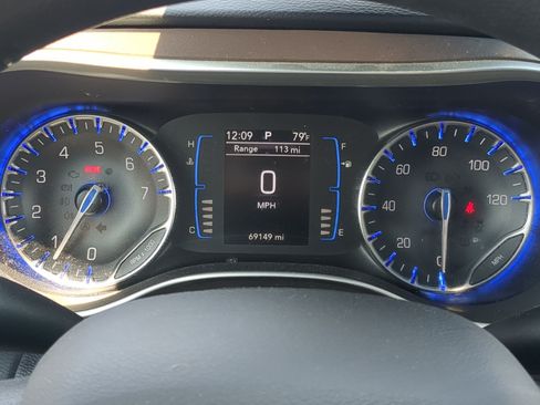 Used 2017 Chrysler Pacifica LX FWD image 22