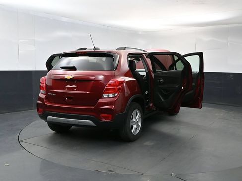 Used 2022 Chevrolet Trax LT w/ LT Convenience Package AWD/4WD image 29