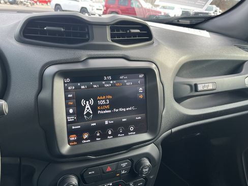 Used 2021 Jeep Renegade Latitude image 10