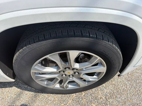 Used 2020 Chevrolet Traverse Premier FWD image 12