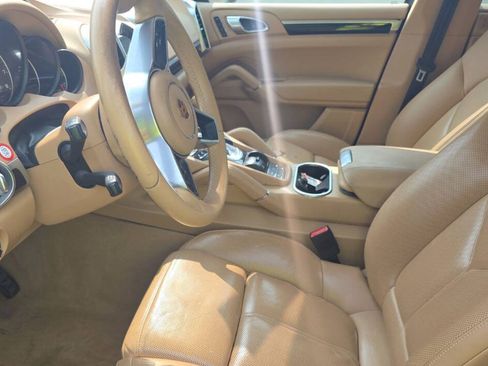 Used 2017 Porsche Cayenne Platinum Edition AWD/4WD image 3