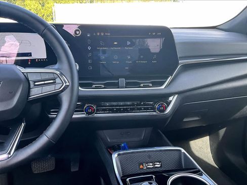 Used 2026 Chevrolet Equinox LT w/ Convenience Package II AWD/4WD image 18