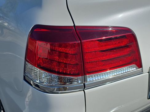 Used 2015 Lexus LX 570 4WD w/ Luxury Package image 33