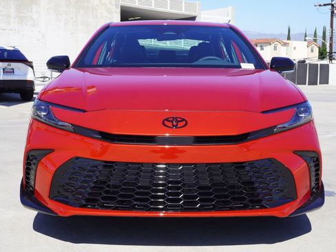 New 2026 Toyota Camry Hybrid image 2