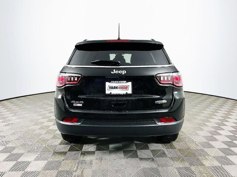 Certified 2024 Jeep Compass Latitude image 9