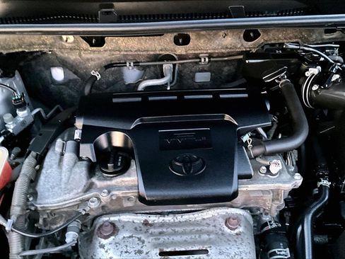 Used 2018 Toyota RAV4 XLE image 31