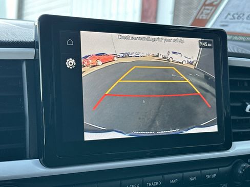 Certified 2024 Hyundai Venue Limited image 19