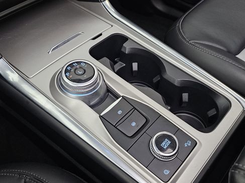 Used 2022 Ford Explorer XLT w/ Equipment Group 202A image 38