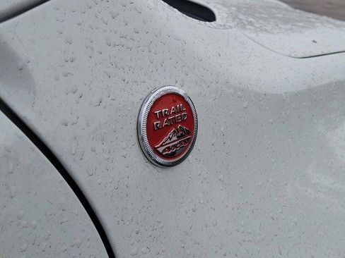 Used 2017 Jeep Renegade Trailhawk image 6