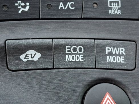 Used 2011 Toyota Prius Three image 23