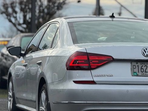Used 2017 Volkswagen Passat 1.8T SEL Premium image 10