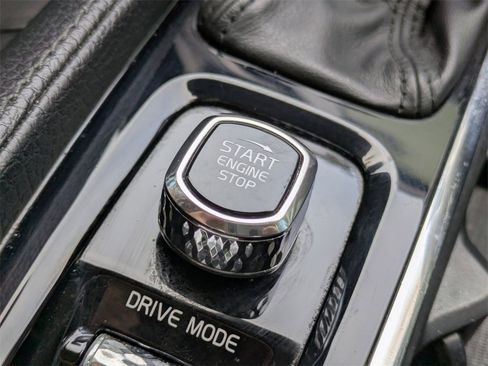 Used 2018 Volvo XC90 T6 Momentum image 43